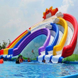 彩虹水滑梯